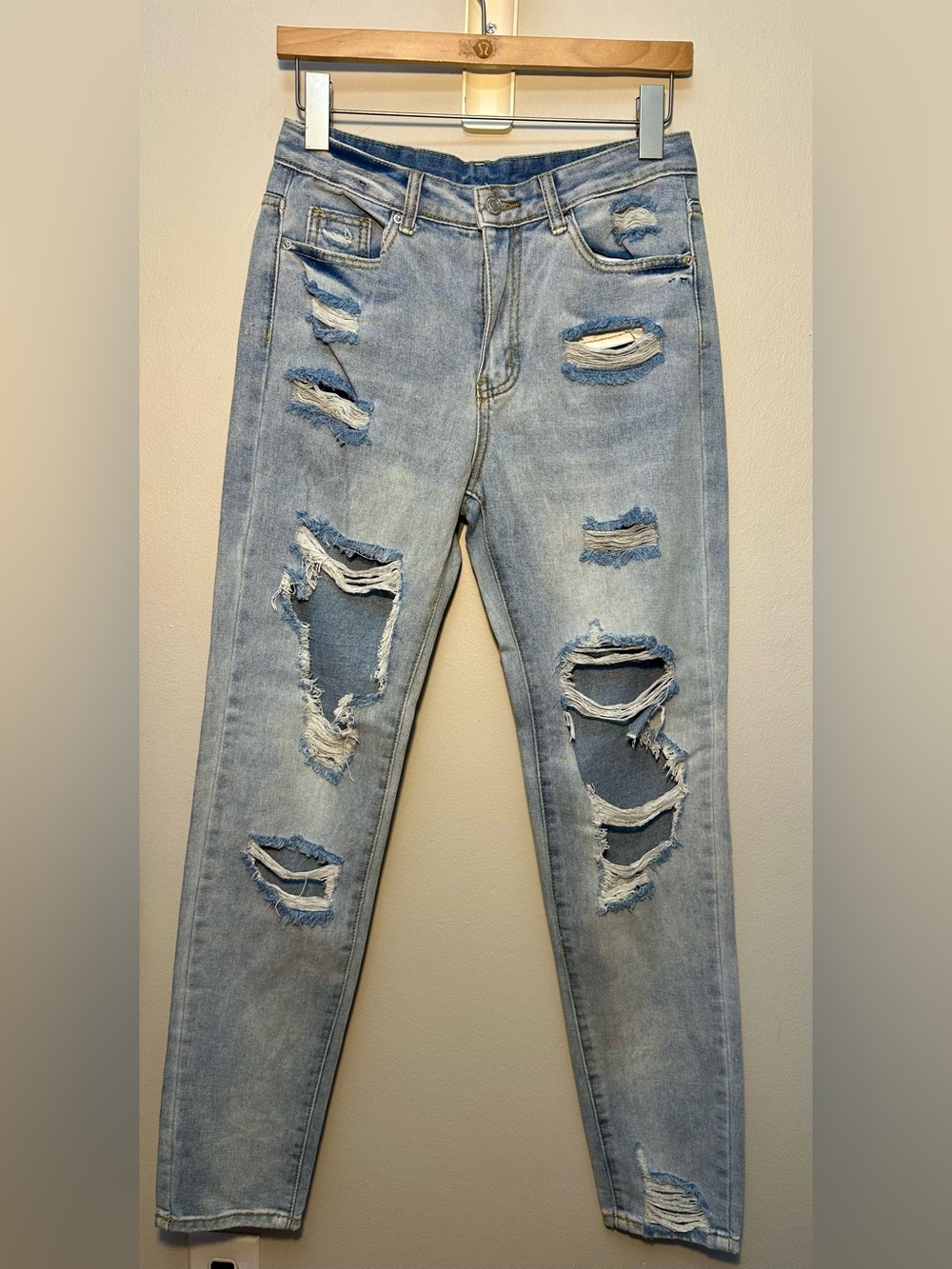 SHEIN Women’s Light Wash Distressed High Rise Jeans Size XS Inseam 30”